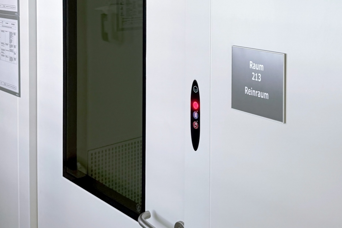 Puerta cerrada del laboratorio